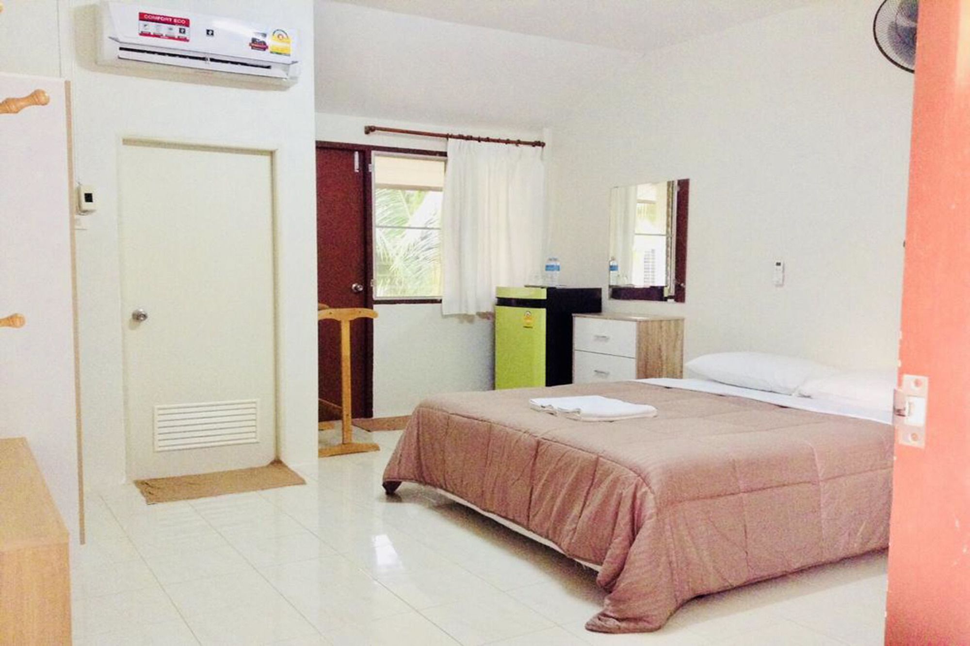 Wassana Sitdharma Guesthouse ترانغ المظهر الخارجي الصورة